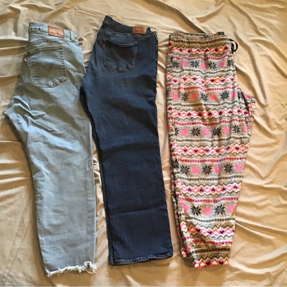 Women’s Levi’s and lounge pants